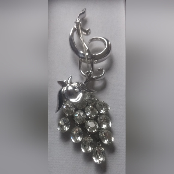 Trifari Alfred Phillipe Pat. 160,967   Dangle Grape Cluster Brooch 1950 - Picture 10 of 12